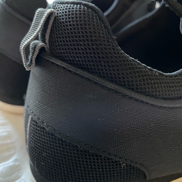 Aldo Smooth Black Dressers - Picture 2 of 6